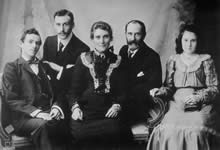 Abraham & Annie Needham & their family: William (20yrs) Leslie (at left) 18 yrs & Elsie (14 yrs) Cape Town, South Africa - 1904. JCPML00381/4