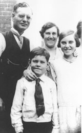 John and Elsie Curtin with their children, taken in Melbourne, 1928. JCPML00004/12