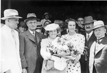 Dr T Meagher, John Curtin, Elsie Curtin, John Willcock, E Needham at Perth railway station, 24 January 1942. JCPML00382/58.