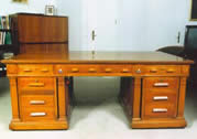 Desk used by Australian Prime Ministers from 1927-1973