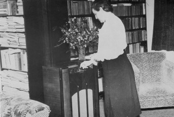 JCPML. Records of the Curtin family. Elsie Curtin at Home (24 Jarrad St). c.1945. JCPML00376/47