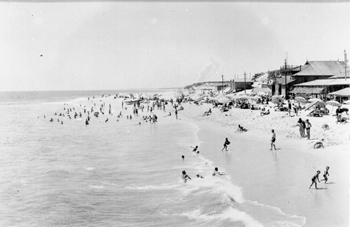 The beach at Cottesloe, Christmas 1929
