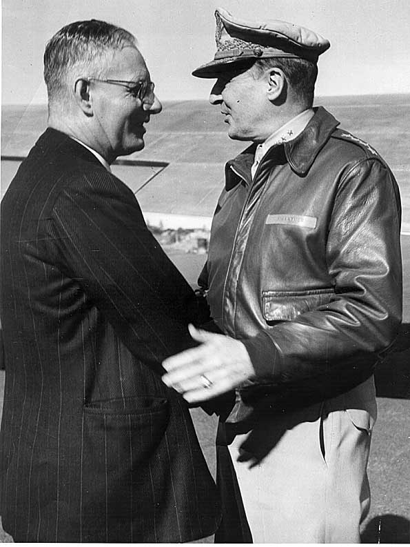 Prime Minister Curtin greets General MacArthur, 1943