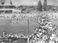 Crowds on the jetty at South Beach, Fremantle, c 1930/1940.