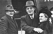John and Elsie Curtin being greeted at the train station by Premier John Willcock, c. 1943