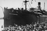 Arrival of the City of Exeter carrying troops returning from the First World War, Fremantle Wharf, 16 August 1919.