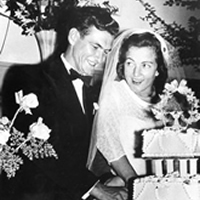 Hazel and Bob Hawke cutting their wedding cake